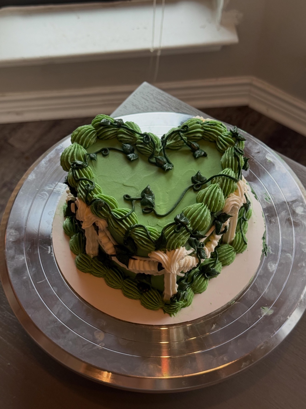 Pothos Inspired Cake — photo 1