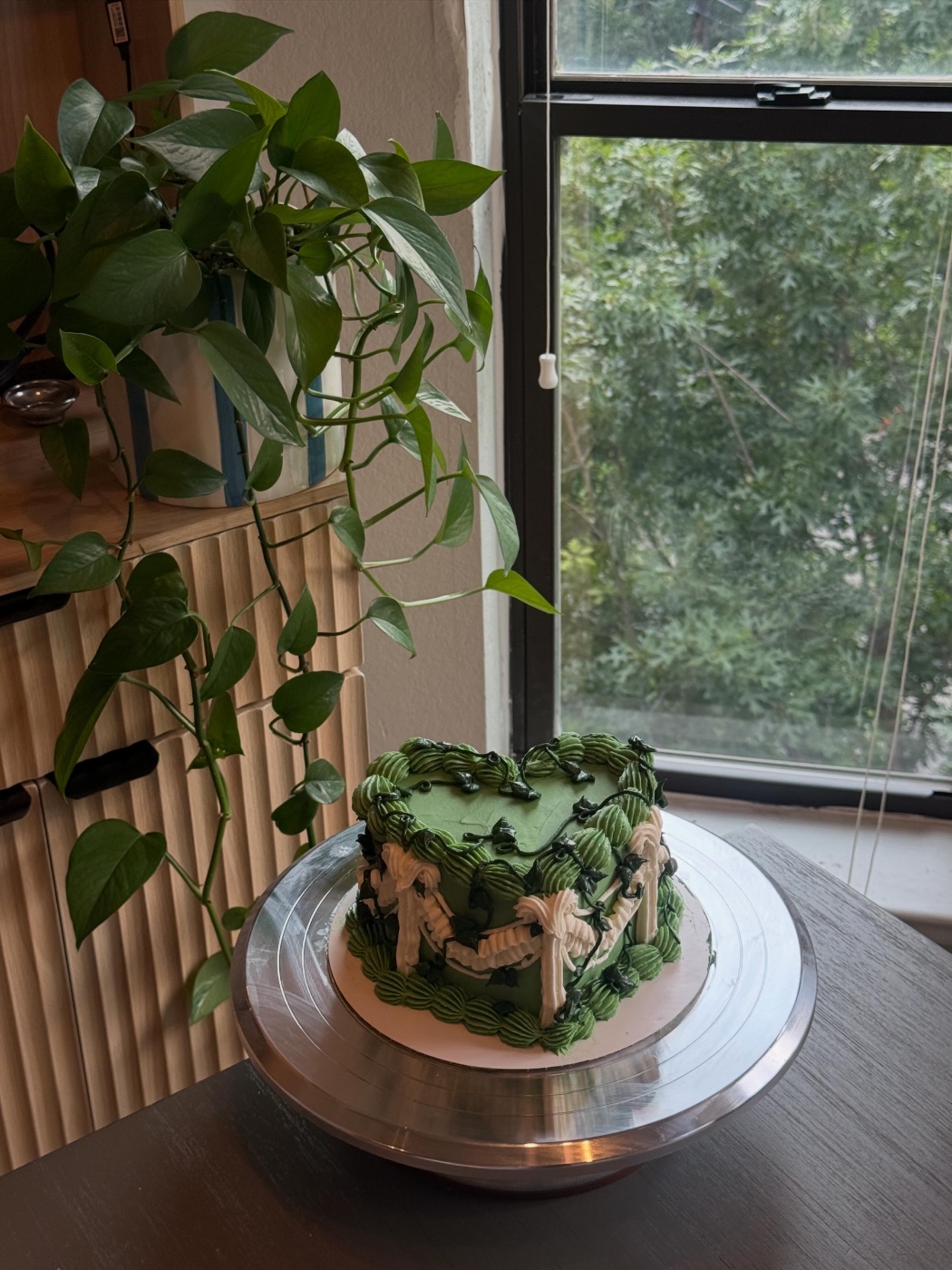 Pothos Inspired Cake — photo 2