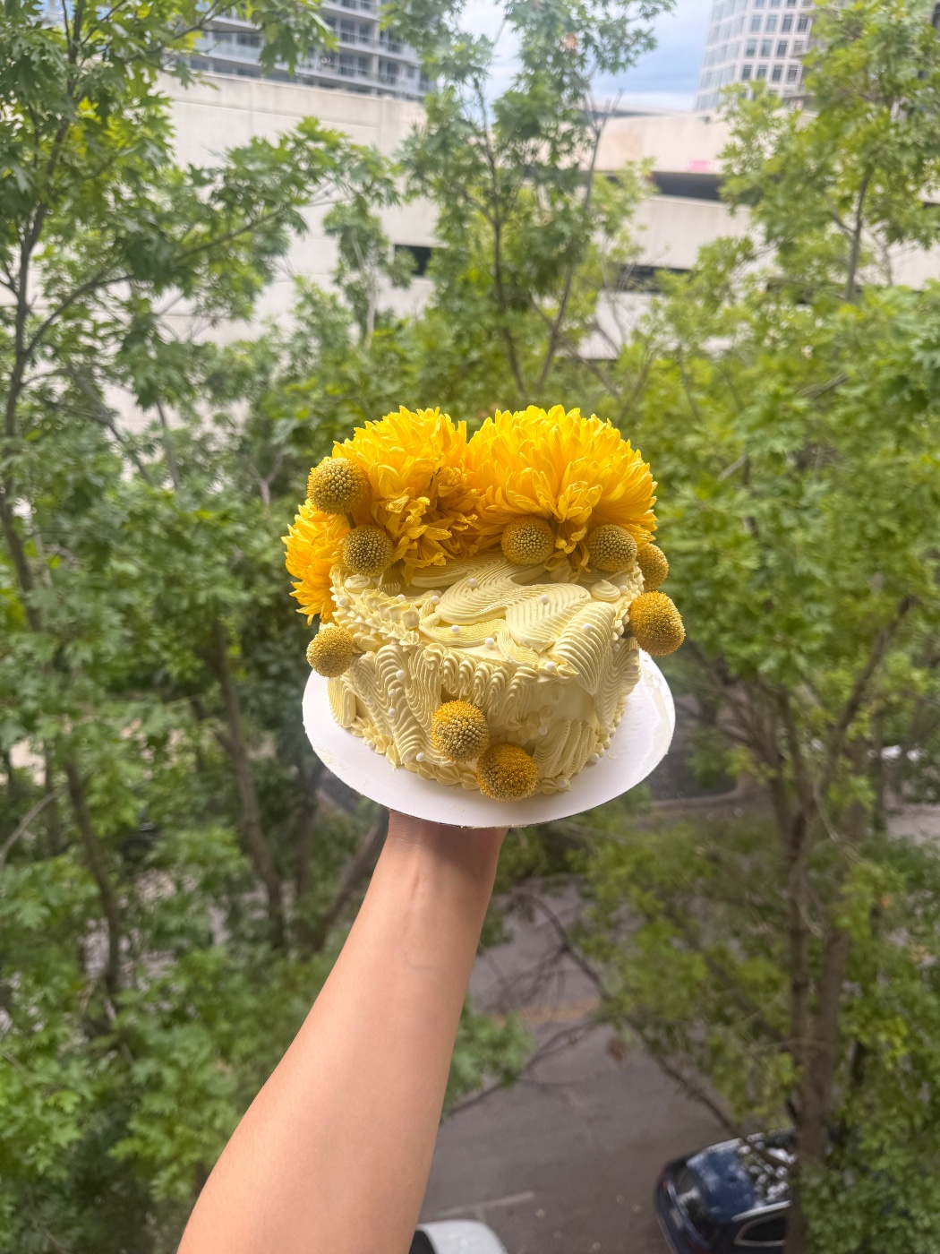 Floral Yellow Swirl Cake — photo 1
