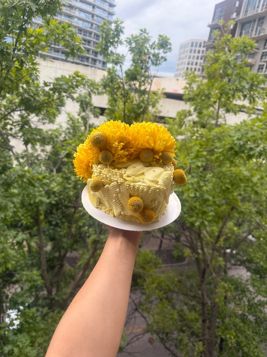 Floral Yellow Swirl Cake — photo 3